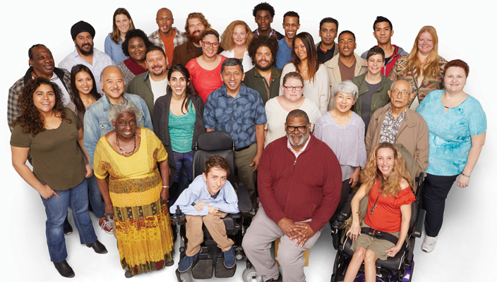 Un grupo de personas de distintas edades, géneros, razas, grupos étnicos y capacidades.